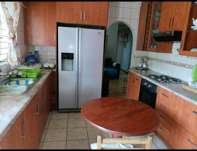 3 BEDROOM HOUSE FOR SALE IN RUSTENBURG EAST